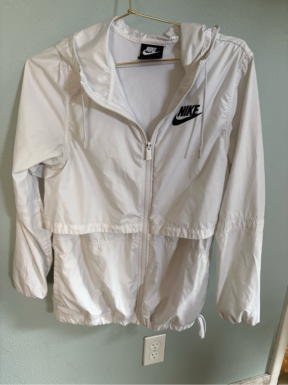 Nike Women's White Lightweight Hooded Windbreaker Jacket